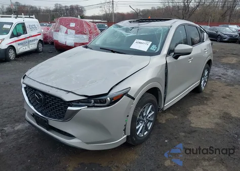 2024 Mazda Cx-5 2.5 S Preferred z USA, uszkodzony, nr VIN JM3KFBCL7R0439855